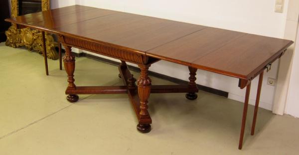 Schöner Gründerzeit Esstisch - ausziehbar 01