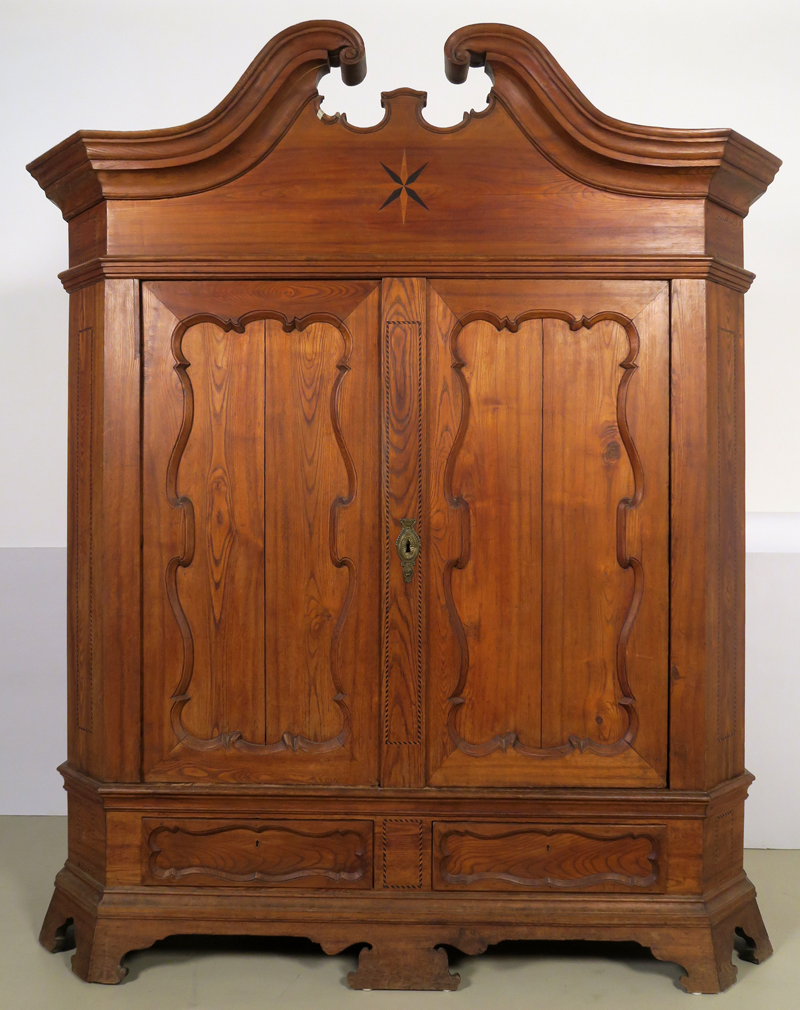 Braunschweiger Barockschrank aus Esche 1