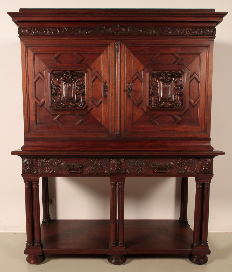 Eiche Kabinettschrank aus dem Historismus 01