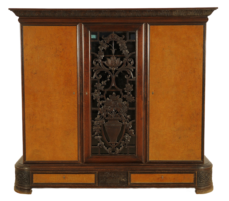 Bücherschrank aus den 20er Jahren 01