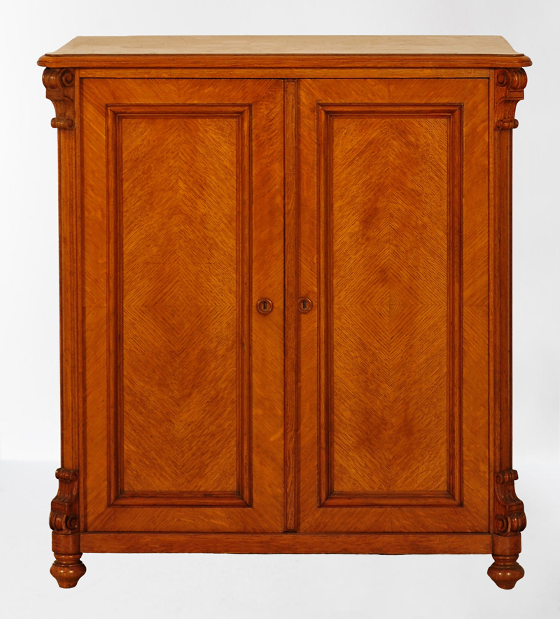 Kassettierter Gründerzeit Halbschrank 01