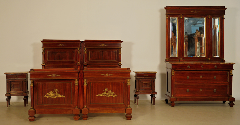 Neo Empire Schlafzimmer mit Bronzefiguren 1