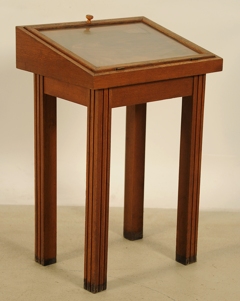 Schauvitrine aus Eichenholz 1