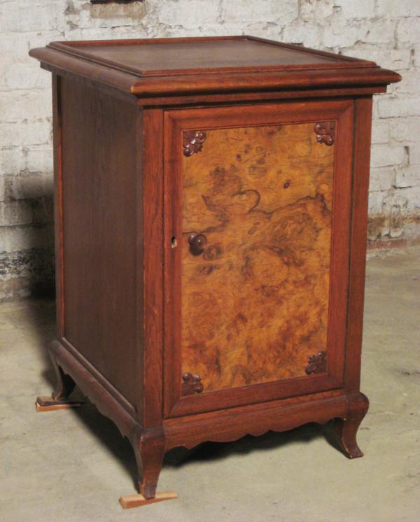 Zierliche Kommode / Beistellschrank 1