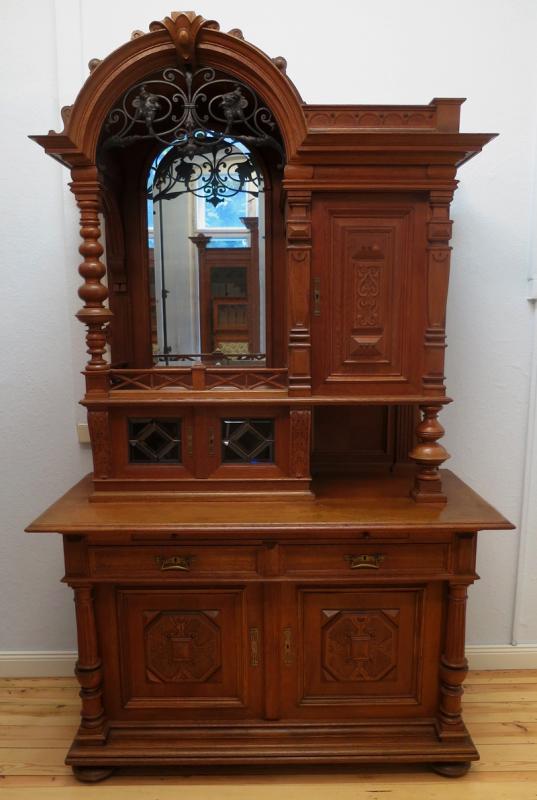 Gründerzeit Buffet mit handgeschmiedeten Zierwerk 01