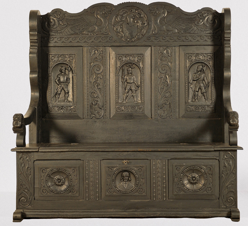 Historismus Hallenbank mit figürlichen Drachen 01