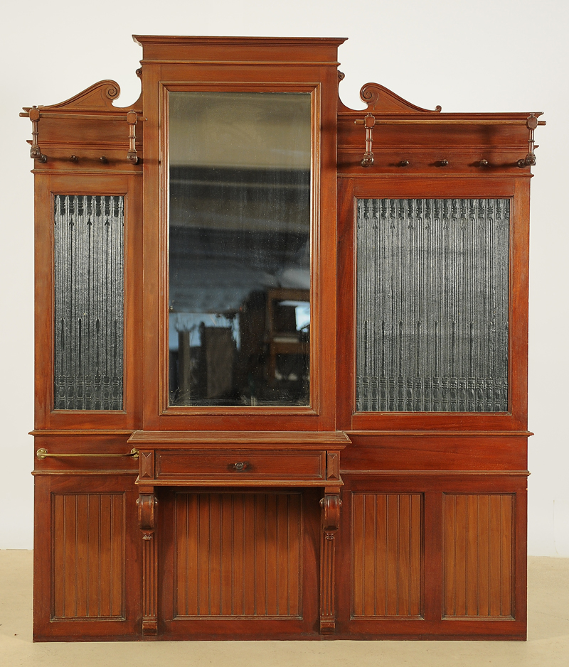 Asymmetrischer Gründerzeit Garderobe 1