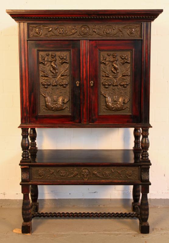 Geschnitzter Gründerzeit Kabinettschrank-01