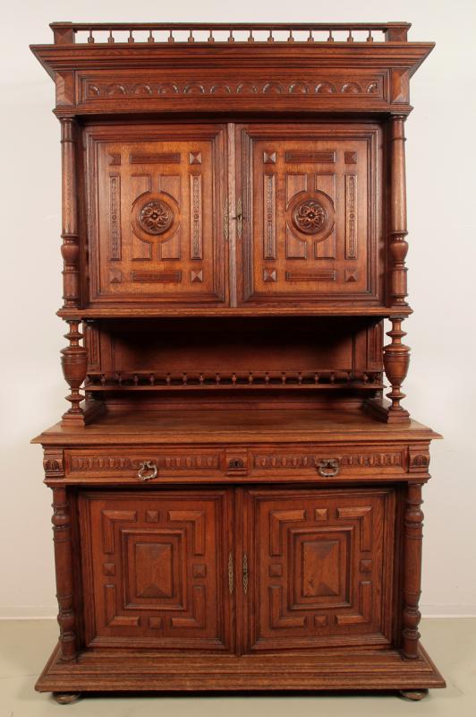 Gründerzeit Buffet mit Galerie-01