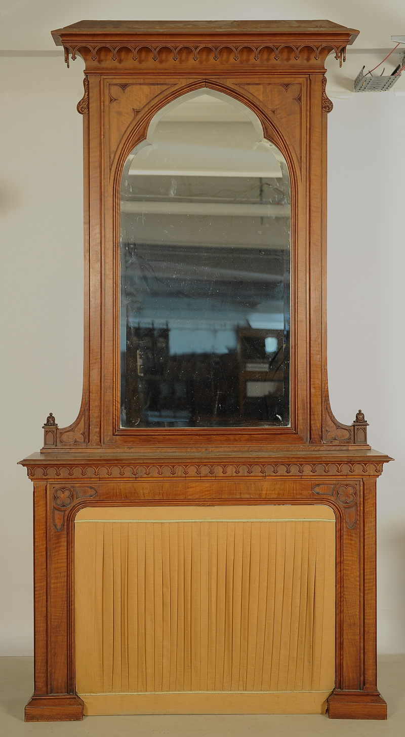 Neogotische Konsole mit Spiegelaufsatz 1