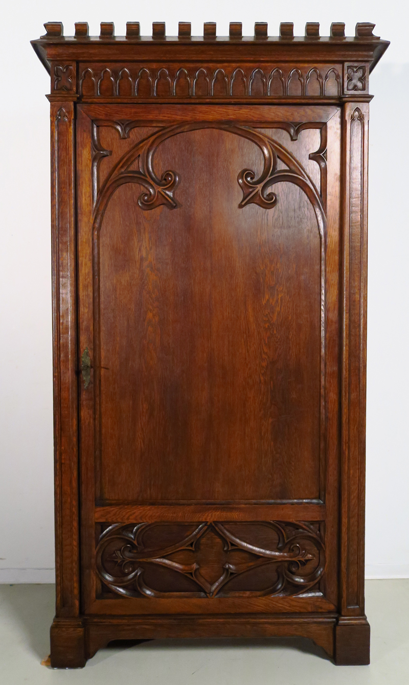 Restaurierter eintüriger Kleiderschrank 01