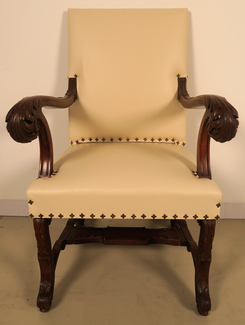 Restaurierter Thronstuhl aus dem Historismus 1