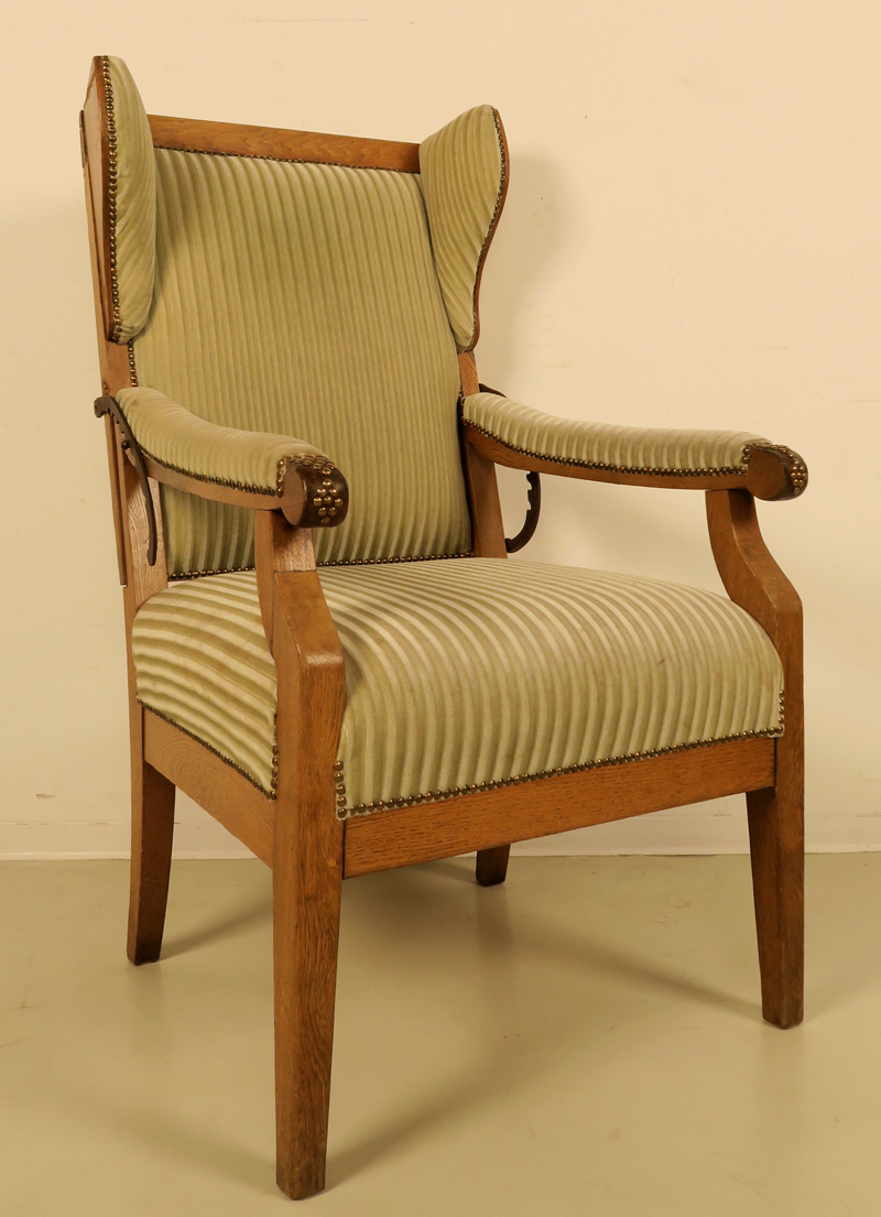 Empire Ohrenbackensessel 01