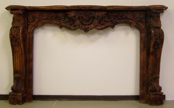 Massiver Kaminvorbau aus dem Neobarock 01