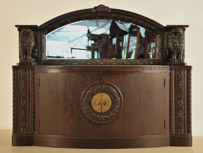 Anrichte aus dem Historismus mit Medallions 1