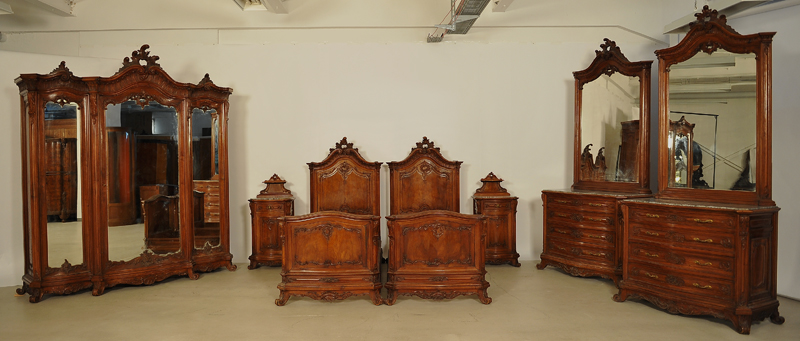 Monumentales Prunk Schlafzimmer im Rokoko Stil 01