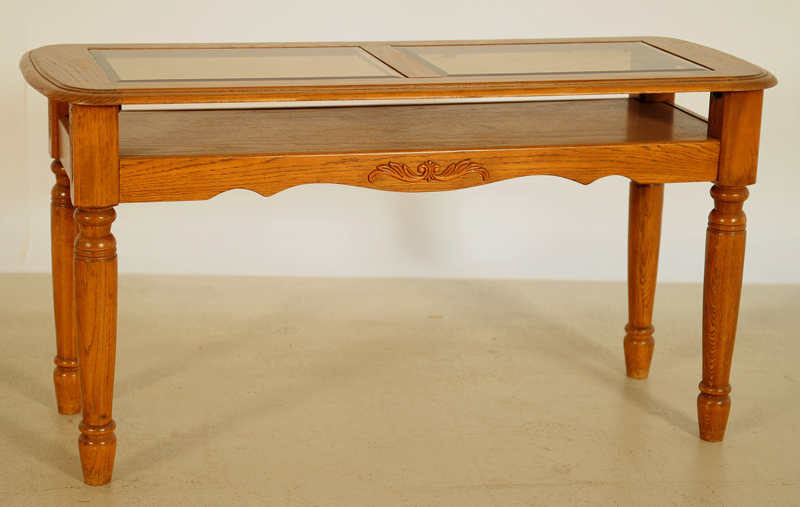 Sofatisch aus massiver Eiche 01