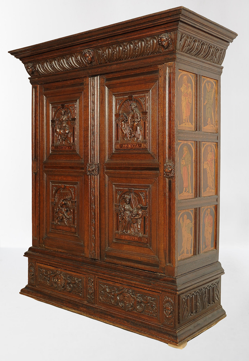 Kleiderschrank mit schönen Einlegearbeiten 01