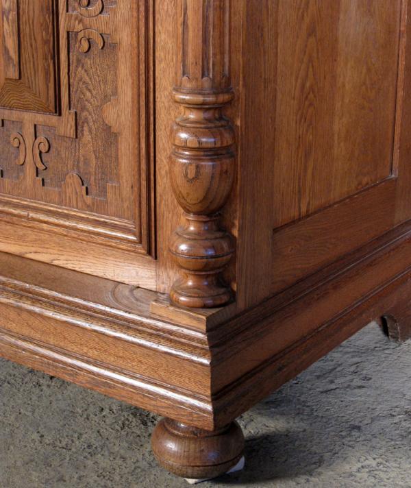 Imposantes Buffet der Gründerzeit 15