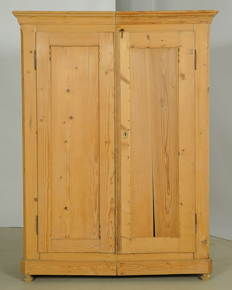 Zweiteiliger Weichholz Kleiderschrank 01