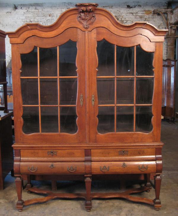 Prachtvolle Barockvitrine 02