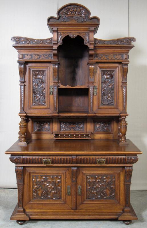 Komplett geschnitztes Gründerzeit Buffet 01