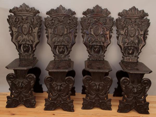 Vier Brettstühle aus Venedig 1