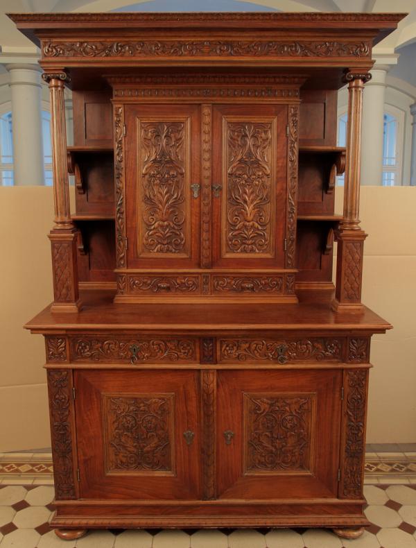 Gründerzeit Buffet mit Vollsäulen 01