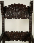 Dunkler geschnitzter Armlehner 04