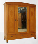 Großer dreitüriger Jugendstil Kleiderschrank 02