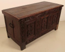 Komplett geschnitzte Truhe-03