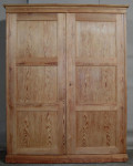 Großformatiger Jugendstil Kleiderschrank 01